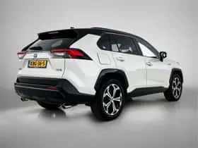 Toyota RAV4 (2022) thumbnail 2