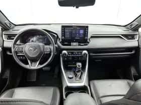 Toyota RAV4 (2022) thumbnail 4