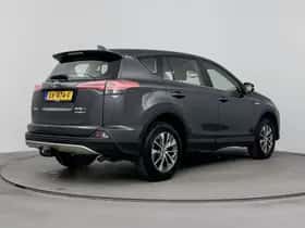 Toyota RAV4 (2017) thumbnail 2