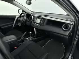 Toyota RAV4 (2017) thumbnail 6