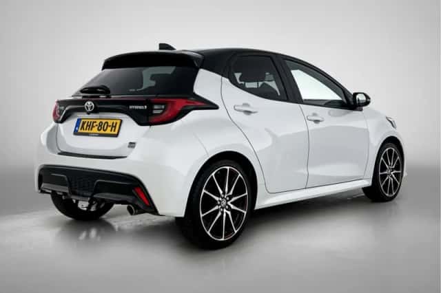 Toyota Yaris (2023) thumbnail 2