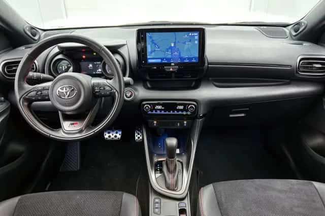 Toyota Yaris (2023) thumbnail 4
