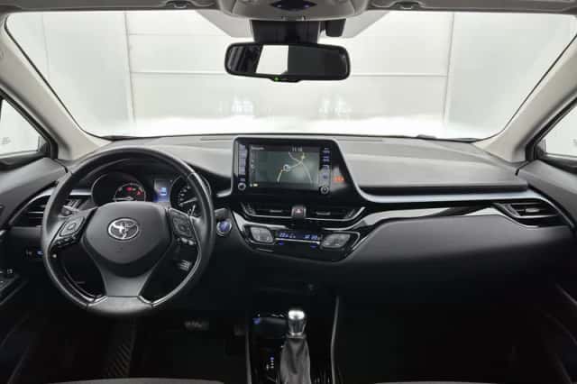 Toyota C-HR (2022) thumbnail 4