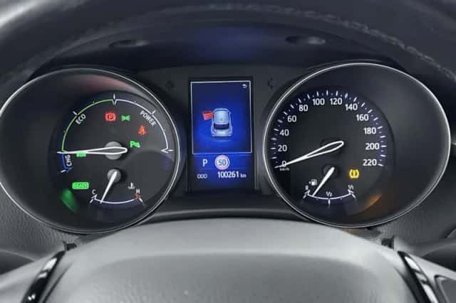 Toyota C-HR (2019) thumbnail 5