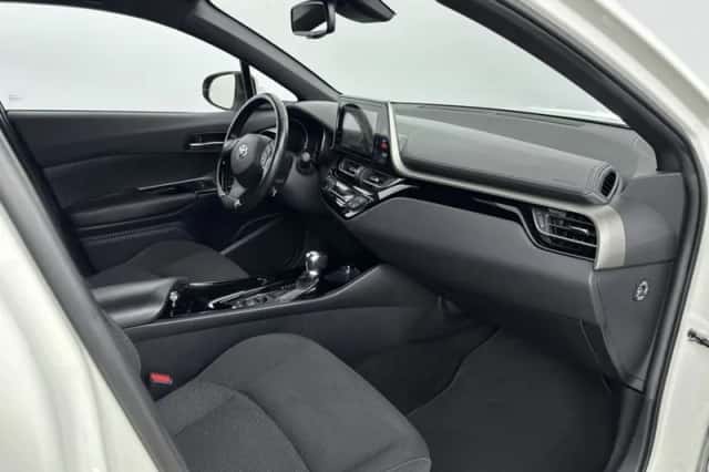 Toyota C-HR (2019) thumbnail 6