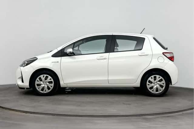 Toyota Yaris (2017) thumbnail 3