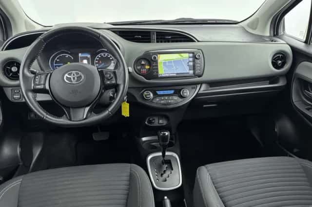 Toyota Yaris (2017) thumbnail 4