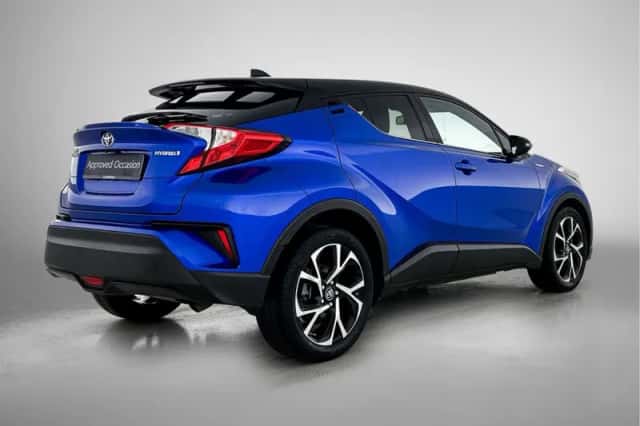 Toyota C-HR (2017) thumbnail 2