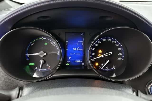 Toyota C-HR (2017) thumbnail 5