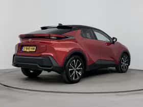 Toyota C-HR (2024) thumbnail 2