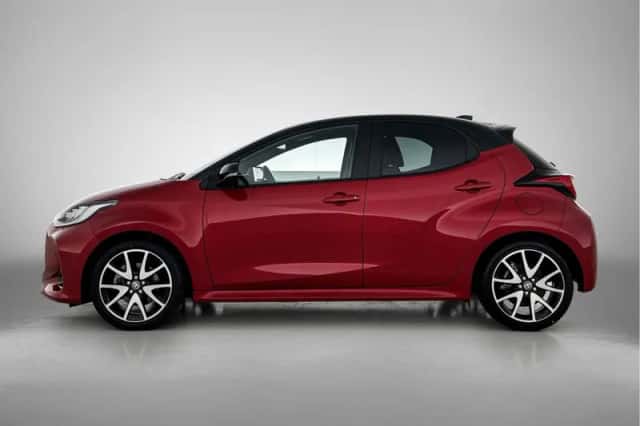 Toyota Yaris (2022) thumbnail 3