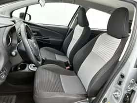 Toyota Yaris (2019) thumbnail 15