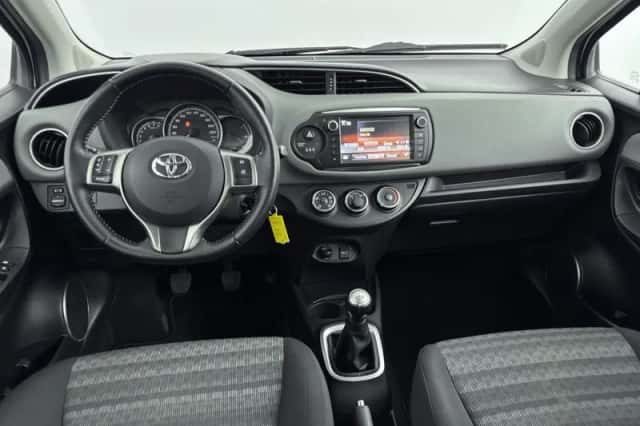 Toyota Yaris (2016) thumbnail 4