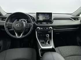 Toyota RAV4 (2021) thumbnail 6