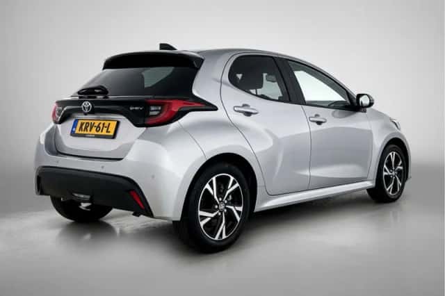 Toyota Yaris (2025) thumbnail 2