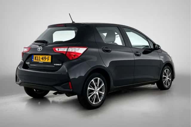 Toyota Yaris (2018) thumbnail 2