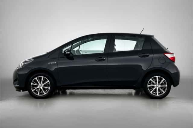 Toyota Yaris (2018) thumbnail 3
