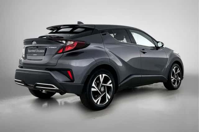 Toyota C-HR (2024) thumbnail 2