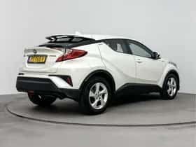 Toyota C-HR (2017) thumbnail 3