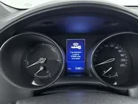 Toyota C-HR (2017) thumbnail 5