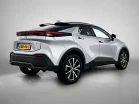 Toyota C-HR (2024) thumbnail 2