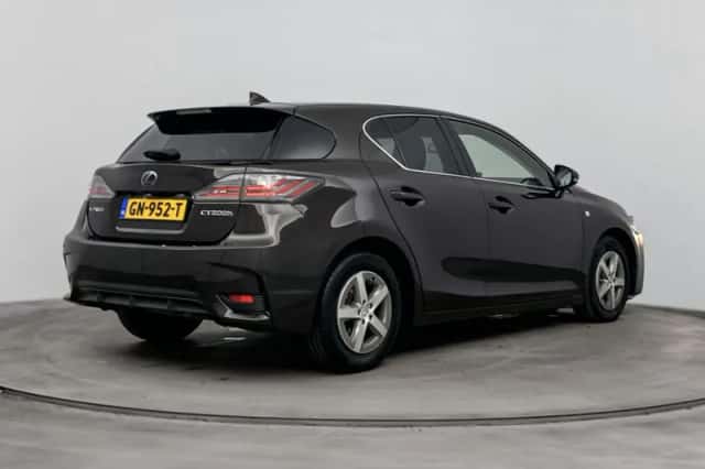 Lexus CT (2015) thumbnail 2