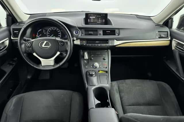 Lexus CT (2015) thumbnail 4