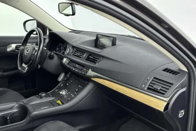 Lexus CT (2015) thumbnail 6
