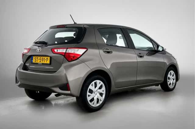 Toyota Yaris (2018) thumbnail 2