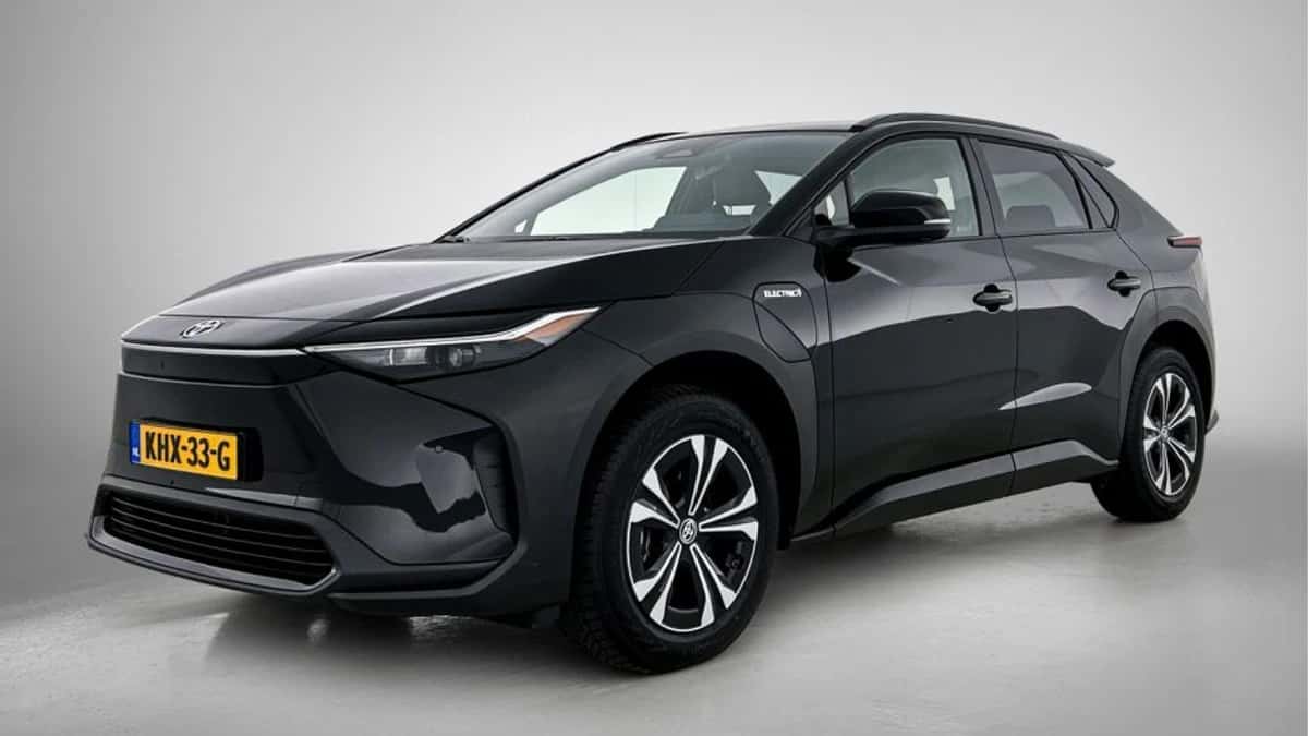 Toyota bZ4X (2024) — foto 1