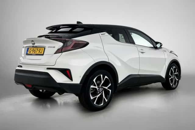 Toyota C-HR (2019) thumbnail 2