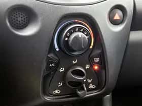 Toyota Aygo (2018) thumbnail 8