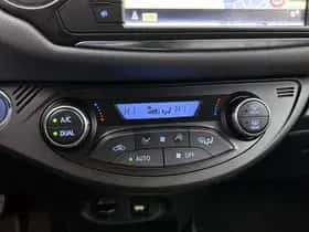 Toyota Yaris (2014) thumbnail 9