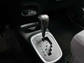 Toyota Yaris (2014) thumbnail 10
