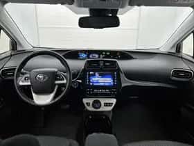 Toyota Prius (2019) thumbnail 4