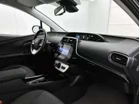 Toyota Prius (2019) thumbnail 6