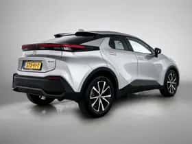 Toyota C-HR (2025) thumbnail 2
