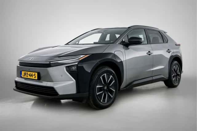 Toyota bZ4X (2025) thumbnail 1