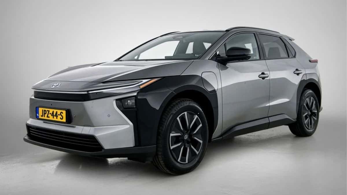 Toyota bZ4X (2025) — foto 1
