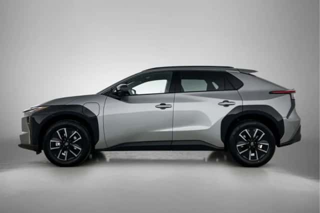 Toyota bZ4X (2025) thumbnail 3