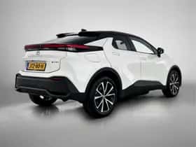 Toyota C-HR (2025) thumbnail 2