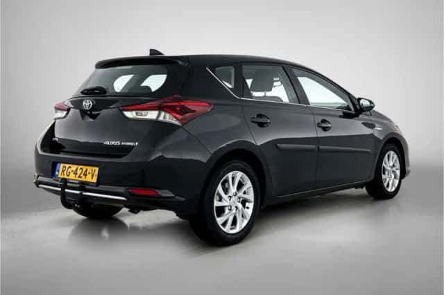 Toyota Auris (2016) thumbnail 2
