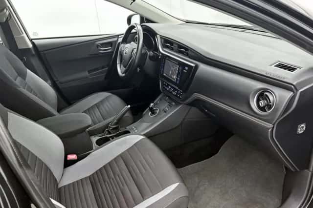 Toyota Auris (2016) thumbnail 6