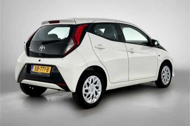 Toyota Aygo (2018) thumbnail 2