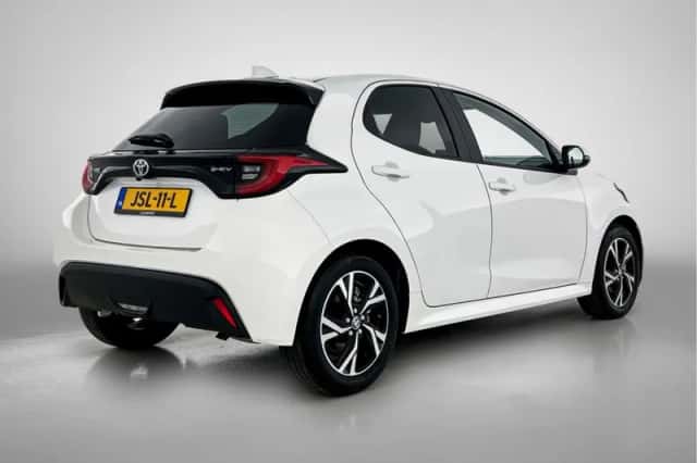 Toyota Yaris (2025) thumbnail 2