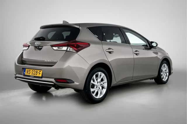 Toyota Auris (2016) thumbnail 2