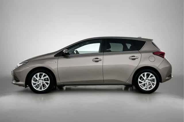 Toyota Auris (2016) thumbnail 3