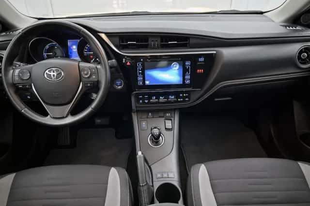 Toyota Auris (2016) thumbnail 5