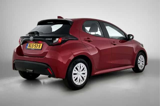 Toyota Yaris (2022) thumbnail 2