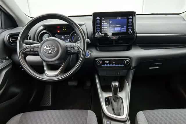 Toyota Yaris (2021) thumbnail 4